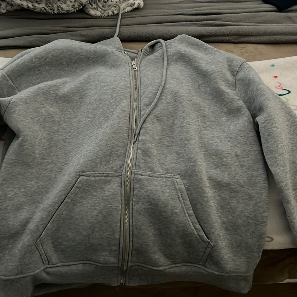 grey nike sweatshirt